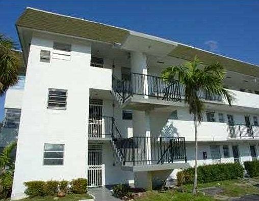 1st image of 1400 NE 191st St APT 101