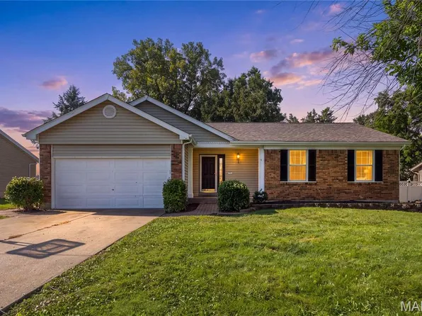 4241 Golden Wheat Dr, Saint Charles, MO 63304