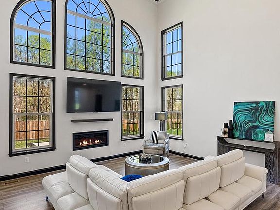 3rd image of 4012 Diamondhead Ave