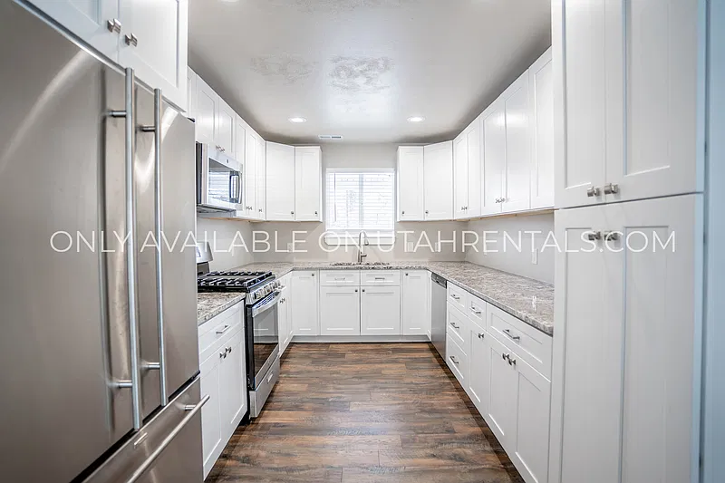 5 bed, 3.5 bath, 2960 sqft, $3,300 — Photo 4