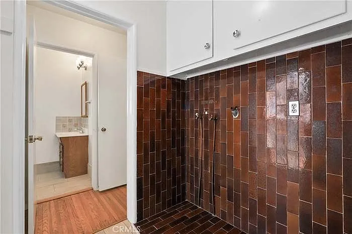 10025 Burnet Ave — Photo 12