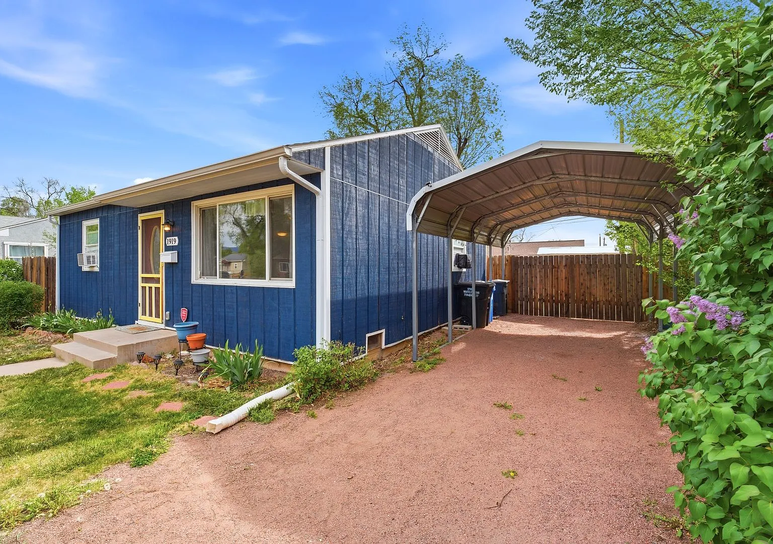 Charming Colorado Springs Rental in Desirable 80905 Location — Photo 2