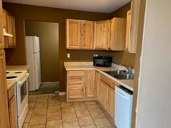 516 4th St APT 1, Rawlins, WY 82301