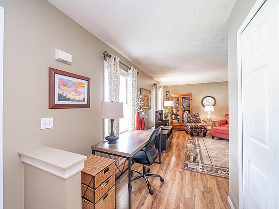 4th image of 160 Cherrywood Ln
