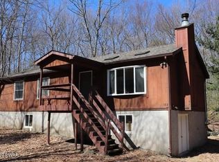 266 Powderhorn Dr, Lackawaxen, PA 18435