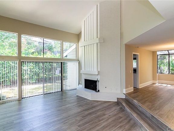 5th image of 1499 N View Dr
