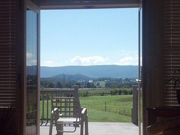 2nd image of 3021 Larkspur Ln