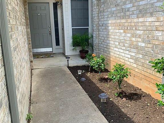 3rd image of 2211 Granger Ln