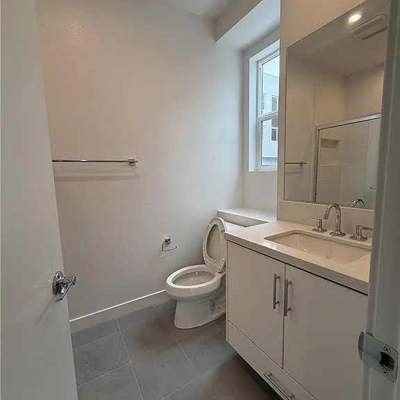 677 S Lyon St — Photo 15