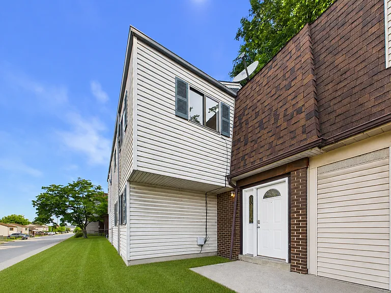 539 Saint Marys Dr — Photo 1