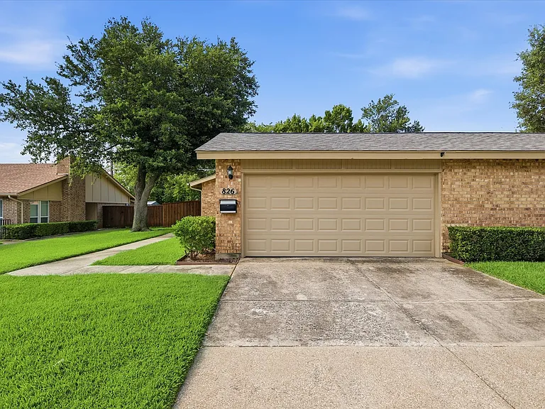 826 Shady Glen Ln — Photo 13