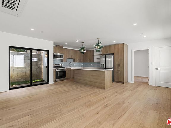 3rd image of 822 N Orange Grove Ave #822.5