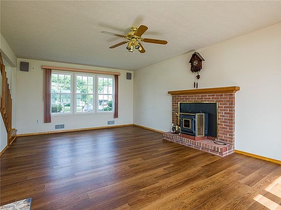 2nd image of 343 Crystal Creek Dr