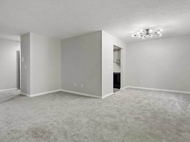 Hunter's Pond Apartments — Photo 16