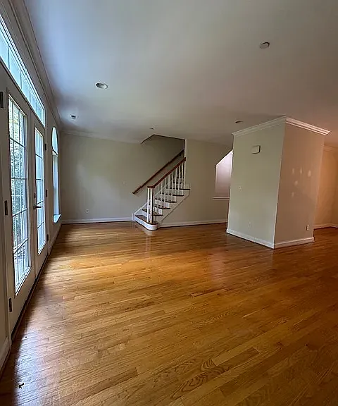 748 Moore Ave — Photo 10