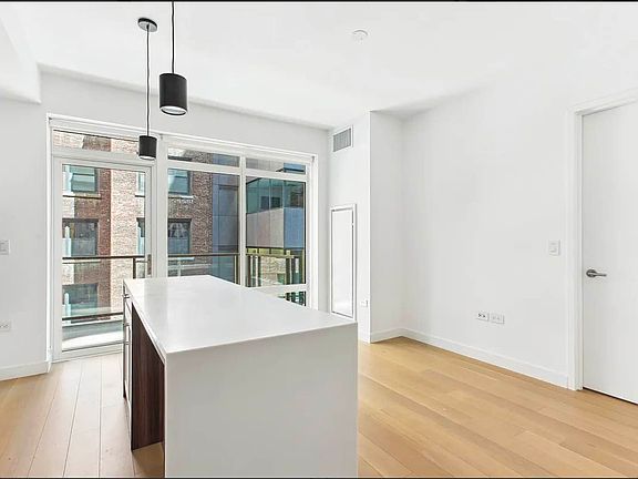 3rd image of 115 E 55th St #10E