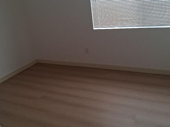2nd image of 32 Nicholl Ave