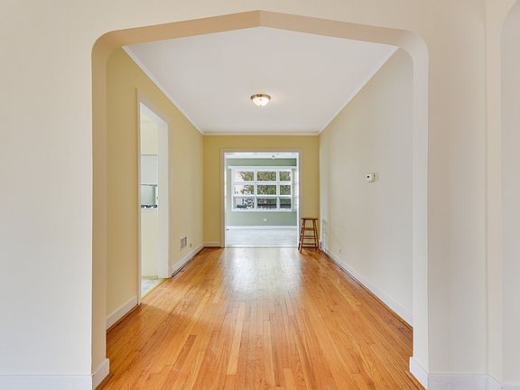 4th image of 1324 Mandel Ave