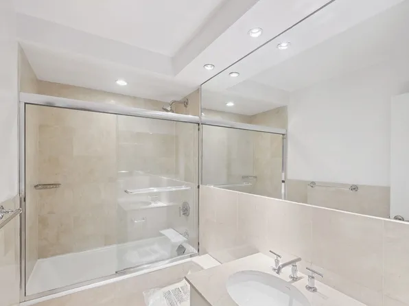 315 West 57th Street image 9 of 25