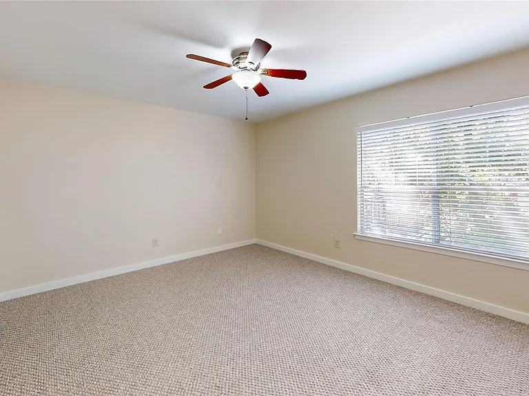 2105 N Red Cedar Cir — Photo 17