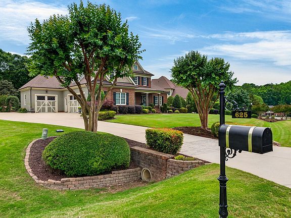 3rd image of 625 Grand Prince Ln