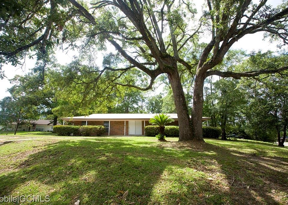 1st image of 5451 Larchmont Dr