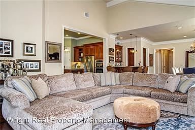 5th image of 840 W Leadora Ave