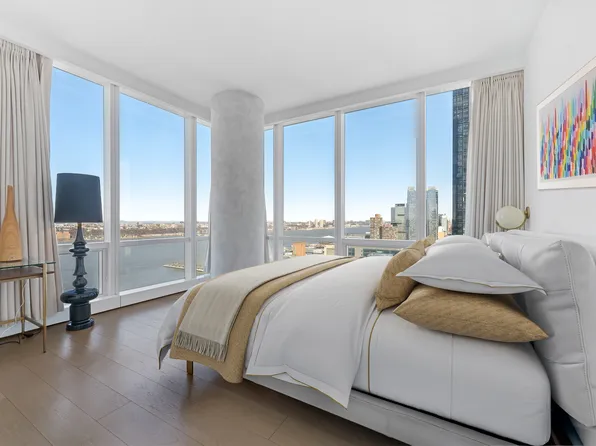 15 Hudson Yards 29G image 2 of 27