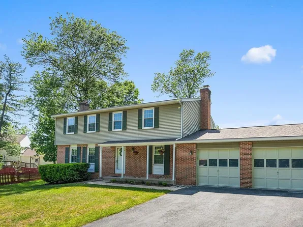 104 Deerwood Ct, Sterling, VA 20164
