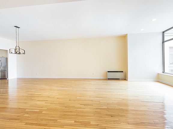 4th image of 252 7th Ave APT 12A