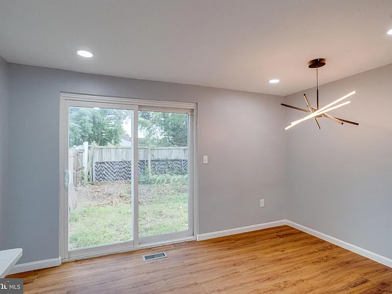 1359 Raleigh Dr — Photo 12