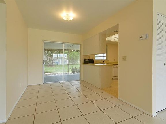4th image of 111 NE Penlynn Ave