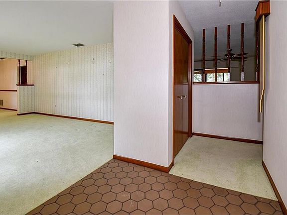 4th image of 2517 Deer Run E