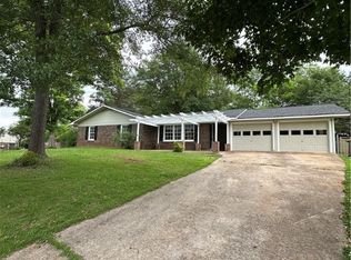 2505 Greenbriar St, Opelika, AL 36801