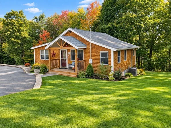 29 Ellen St, Haverhill, MA 01830