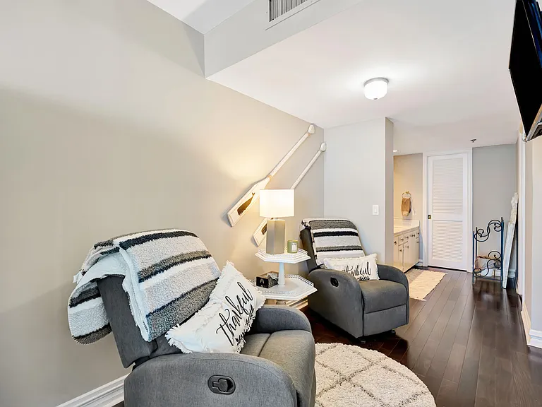 100 Beach Rd #903 — Photo 23