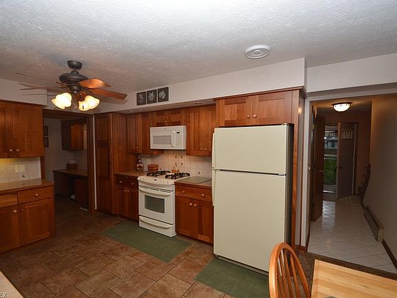 5th image of 36744 Bauerdale Ave