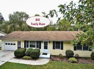 241 Breezewood Dr, Hanover, PA 17331