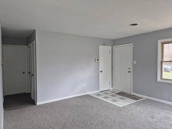 2nd image of 3326 Delaware St