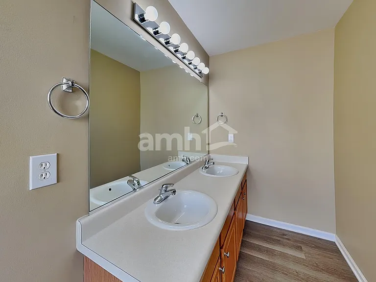 11 Silverbrook Ct — Photo 12