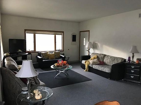 2nd image of 828 7th Ave S