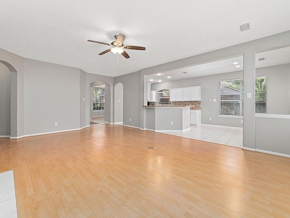Huge open family room with ceiling fan.