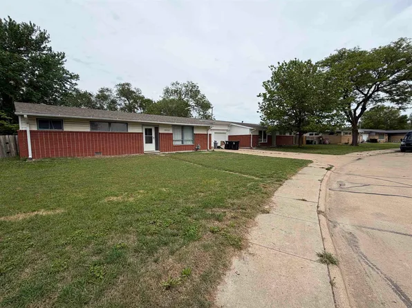 1008 Rainbow Dr, Salina, KS 67401