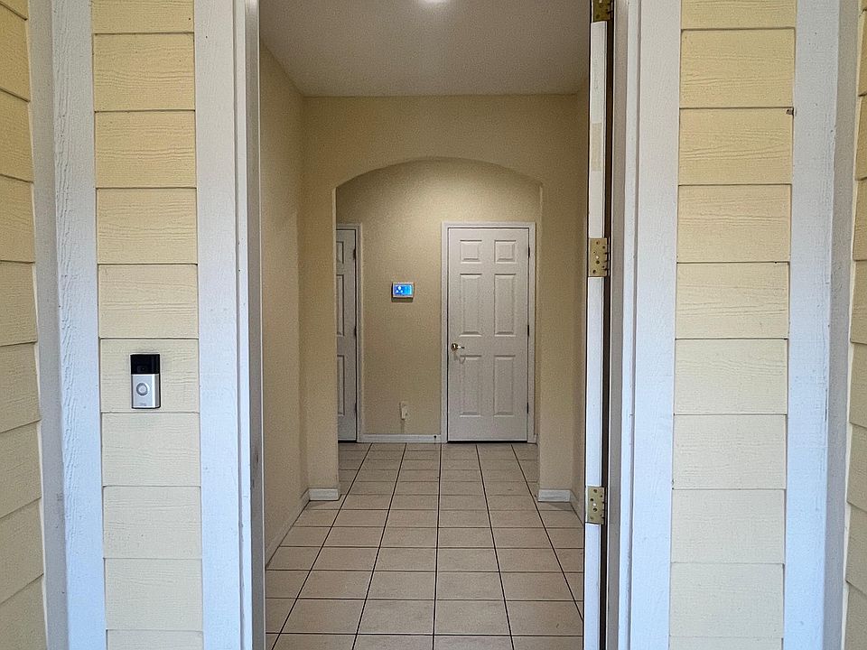1st image of 3648 Pine Knot Dr