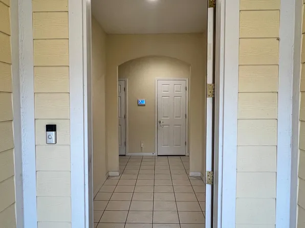 3648 Pine Knot Dr, Valrico, FL 33596