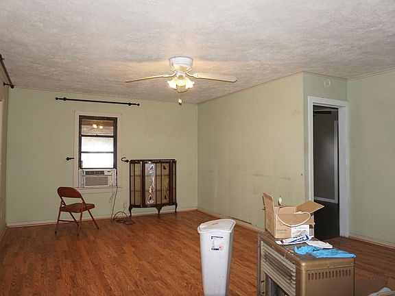 4th image of 1633 W Royall Blvd