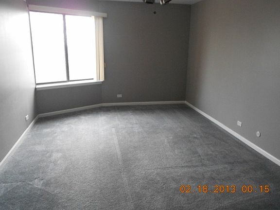 4th image of 5400 N Astor Ln #412