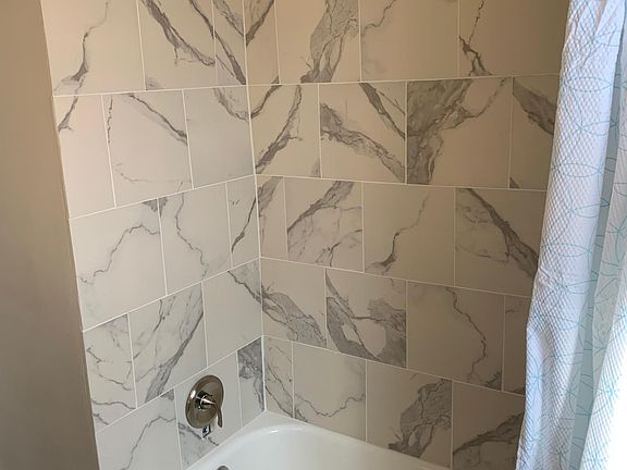 4th image of 1229 N Gladstone Ave #1229