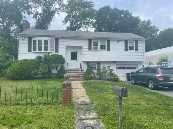7 Vinedale Rd, Brockton, MA 02301