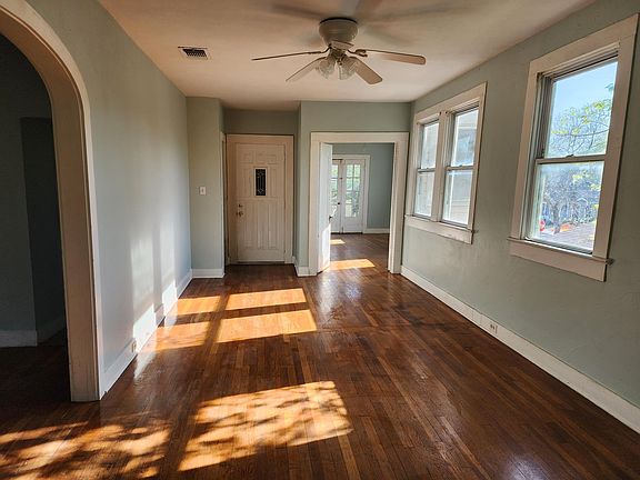 4th image of 531 W Gramercy Pl #3